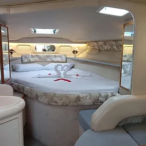 Bateau-hôtel Diagonal Mar Sailboat, Sant Adrià de Besòs